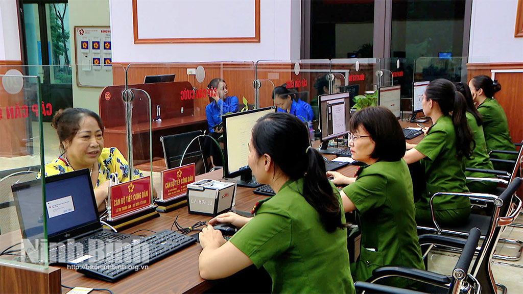 https://cdncongthuong.quangtrung.vn/static_files/haiyen/images/2026/06/11/phu-nu-cong-an-ninh-binh-ban-linh-tri-tue-nhan-van-vung-buoc-0019.jpg