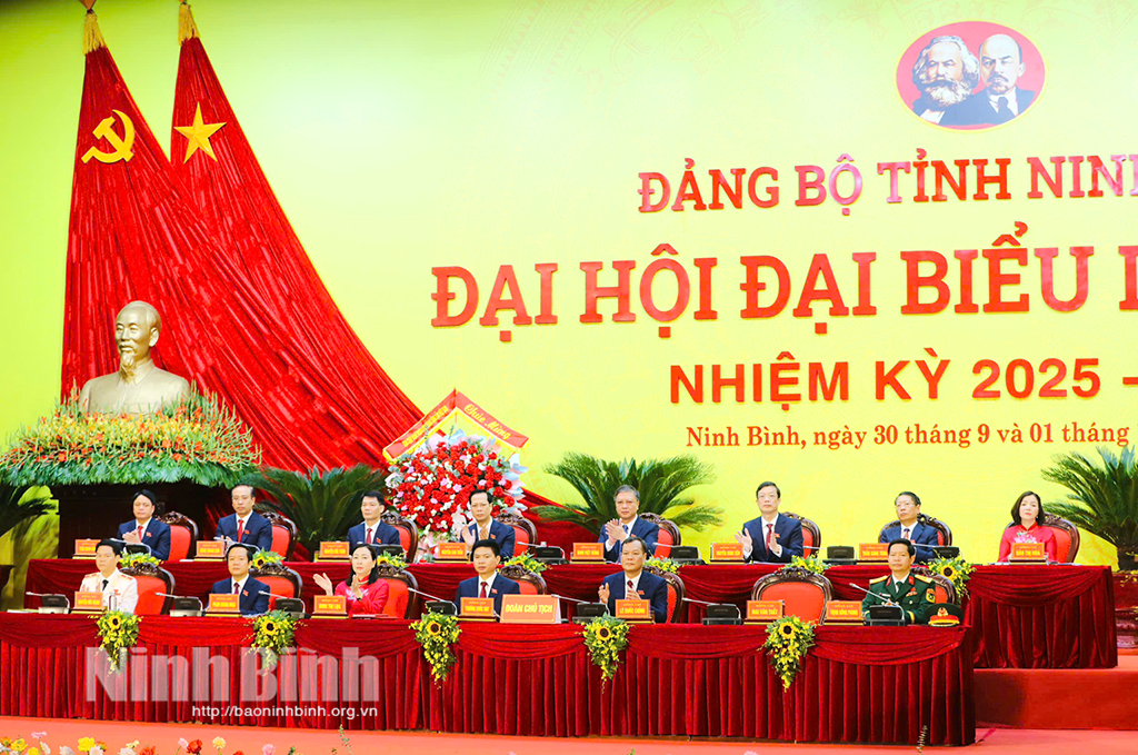 khai-mac-trong-the-dai-hoi-dai-bieu-dang-bo-tinh-ninh-binh-be2a.jpg