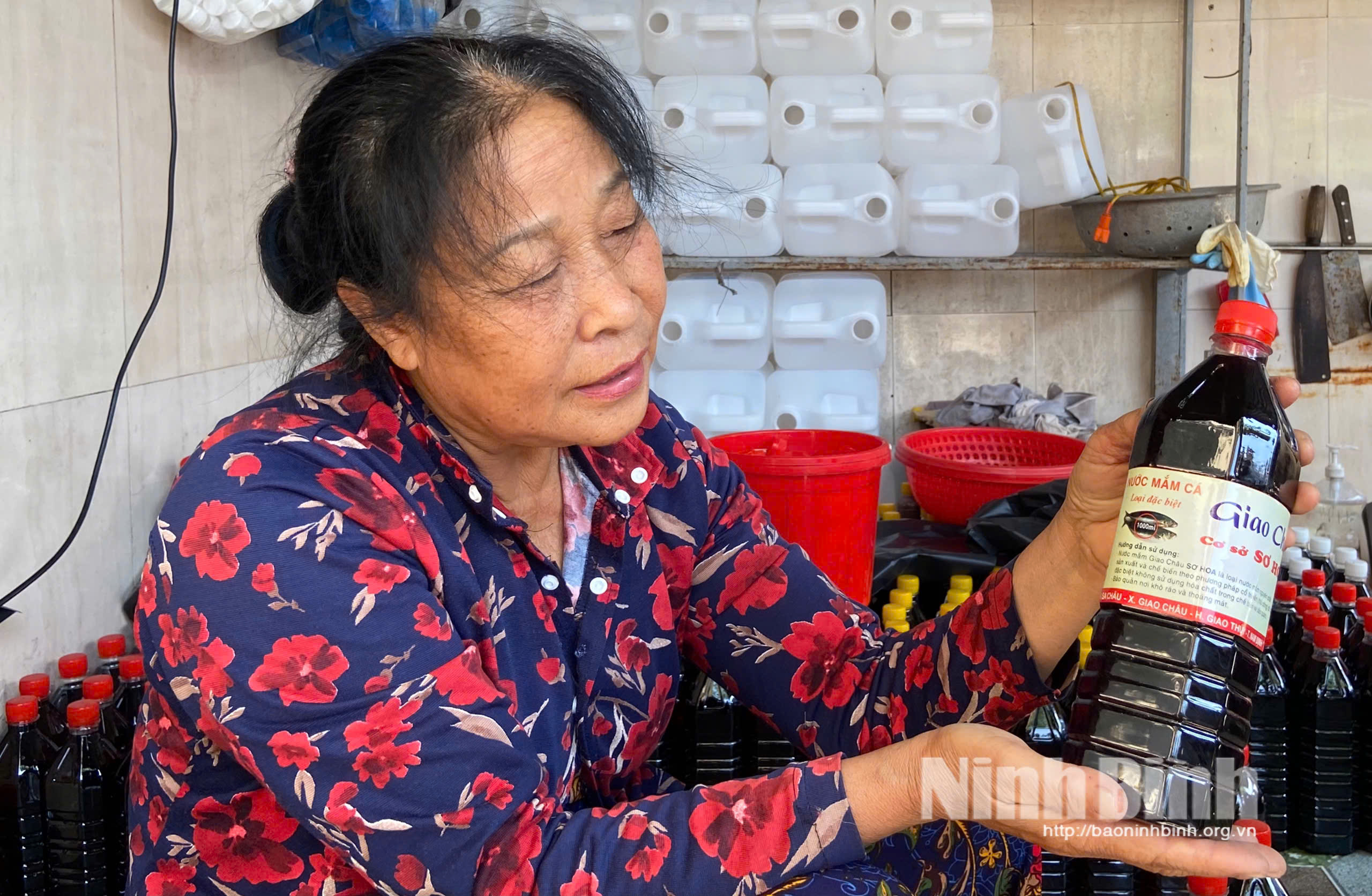 Gia đình ông Sơ chuẩn bị nguồn hàng phục vụ thị trường Tết.