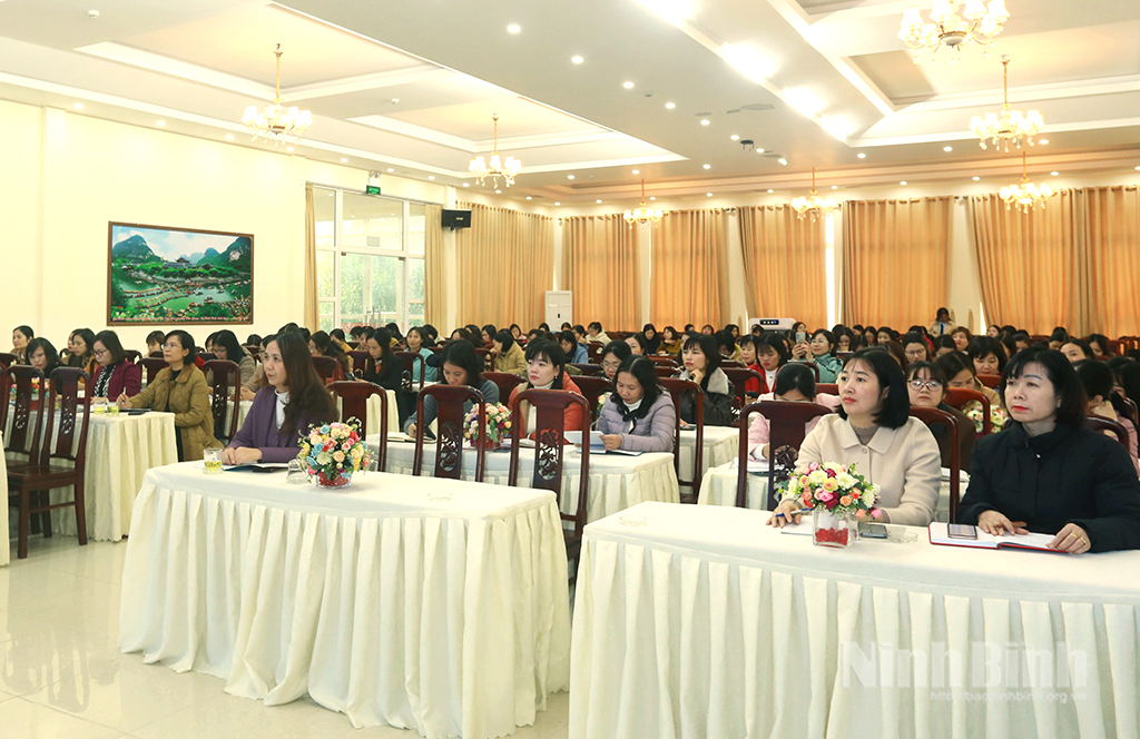 Các đại biểu dự hội nghị.