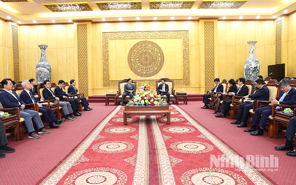 Quang cảnh buổi làm việc.