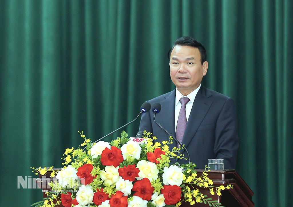 Đồng chí Đặng Xuân Phong, Ủy viên Trung ương Đảng, Bí thư Tỉnh ủy, Trưởng Đoàn đại biểu Quốc hội tỉnh phát biểu tại Kỳ họp.