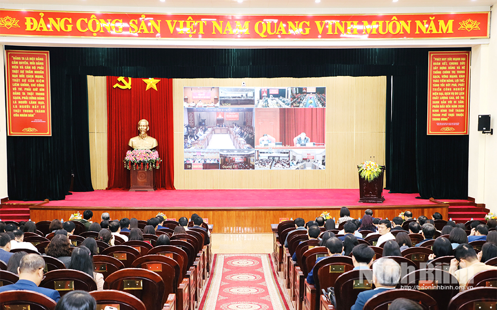 Quang cảnh hội nghị tại điểm cầu tỉnh Ninh Bình.