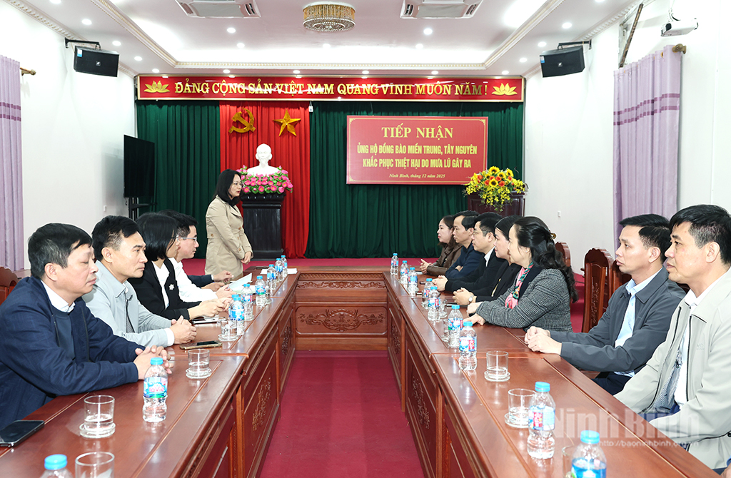 Quang cảnh buổi tiếp nhận ủng hộ