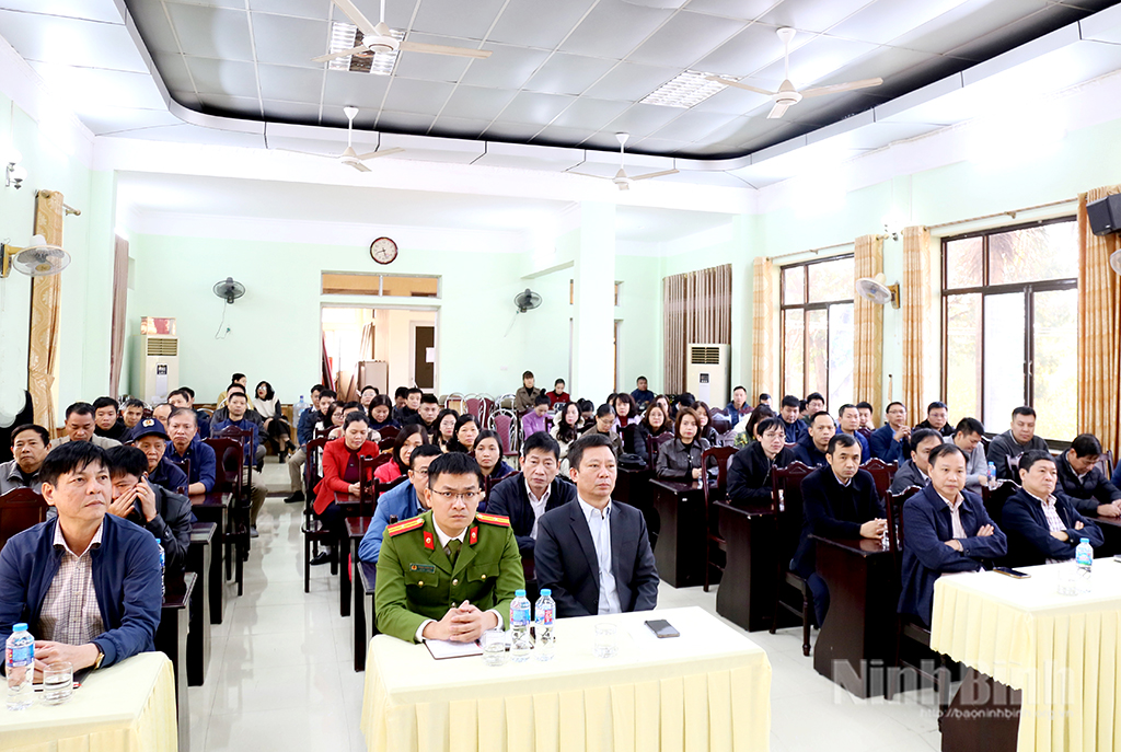 Cán bộ, phóng viên và nhân viên dự tập huấn.