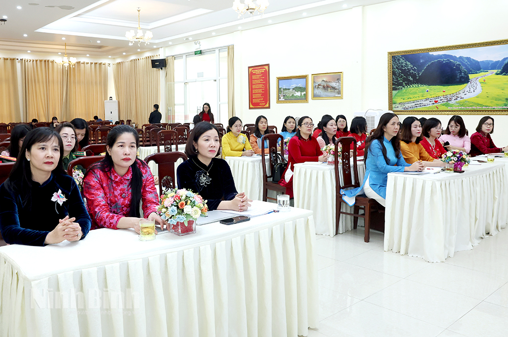 Các đại biểu dự hội nghị.