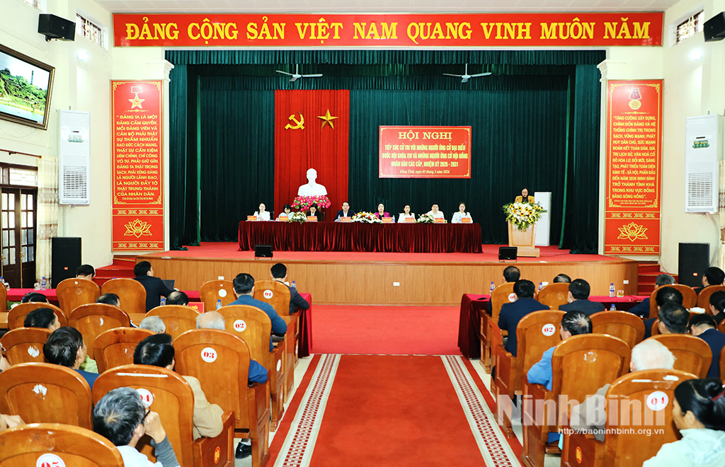 Quang cảnh hội nghị tiếp xúc cử tri xã Đồng Thái.