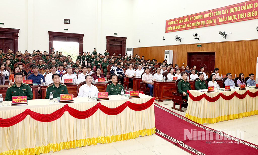 Các đại biểu dự hội nghị.