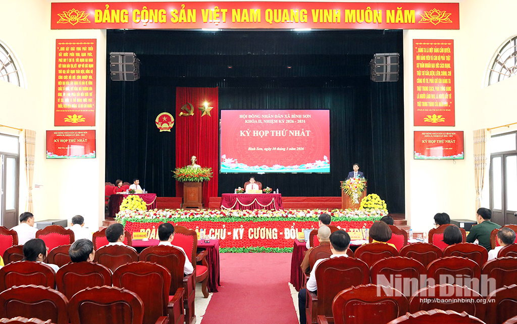 Quang cảnh kỳ họp thứ nhất HĐND xã Bình Sơn. Ảnh: Lê Dũng