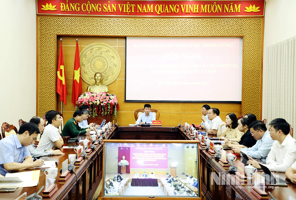 Quang cảnh hội nghị tại điểm cầu Tỉnh ủy Ninh Bình.