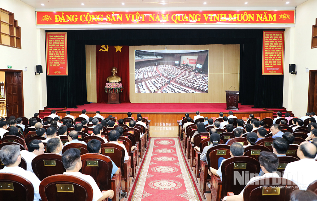 Quang cảnh hội nghị tại điểm cầu Tỉnh ủy Ninh Bình.