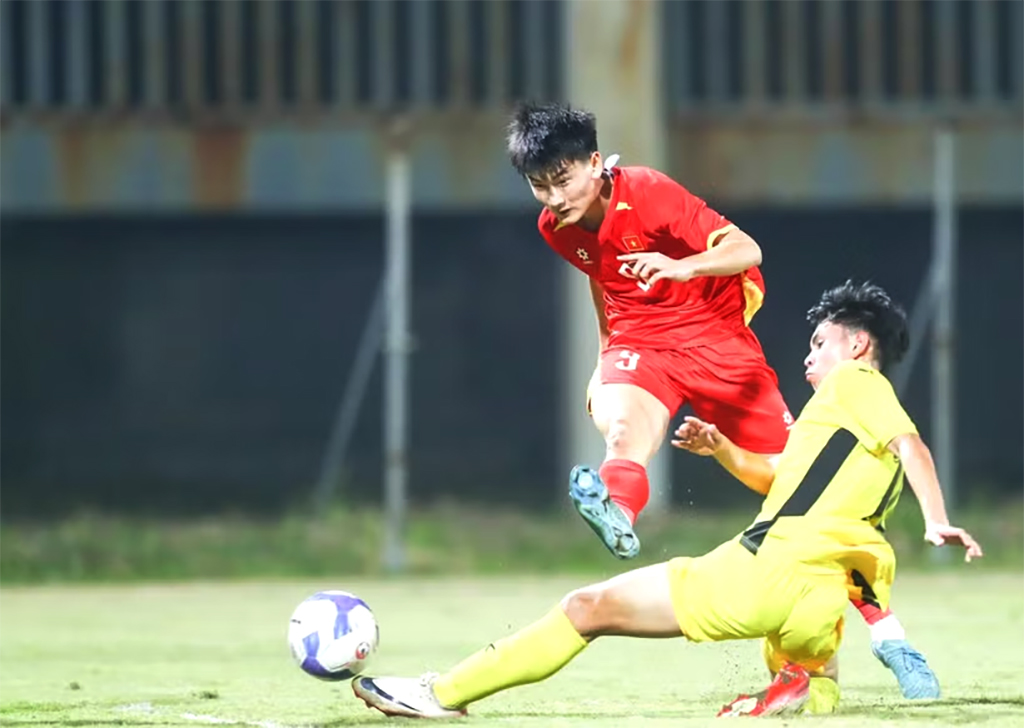 U17 Việt Nam (áo đỏ) thắng đậm ngày ra quân giải Đông Nam Á. (Nguồn: VFF)