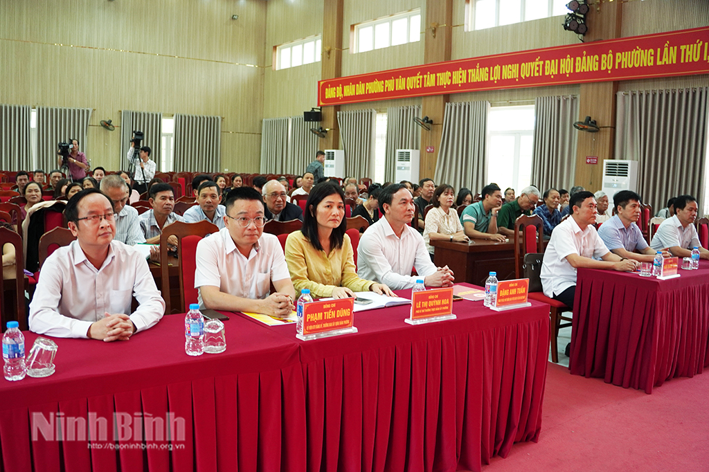 Các đại biểu dự hội nghị.