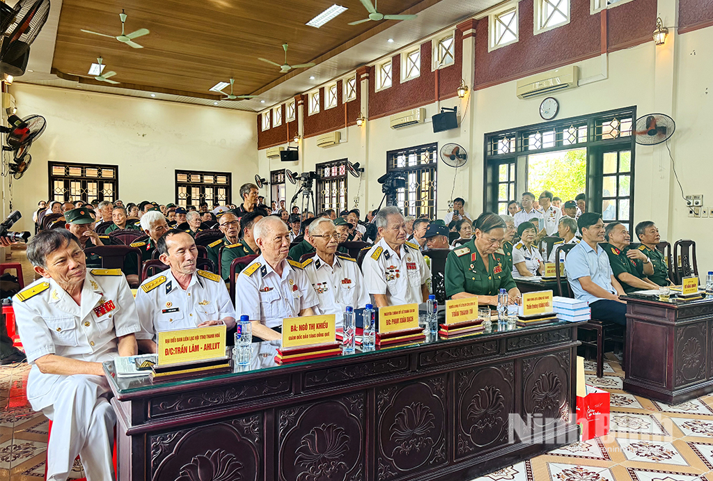 Các đại biểu dự buổi gặp mặt.