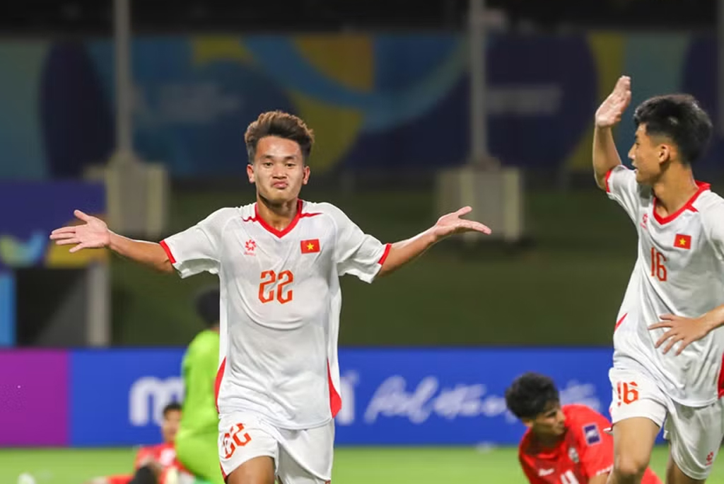 Cầu thủ vào sân thay người, Đậu Quang Hưng (số 22) ghi bàn duy nhất giúp U17 Việt Nam giành chiến thắng trước U17 Yemen. (Ảnh: VFF)