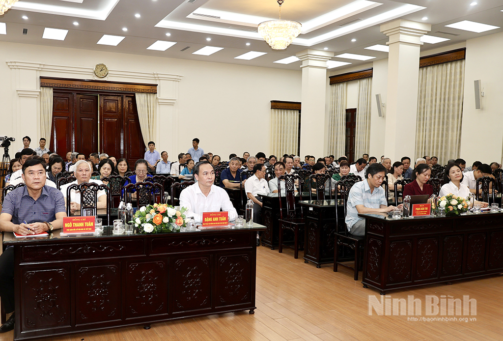 Các đại biểu dự hội nghị.