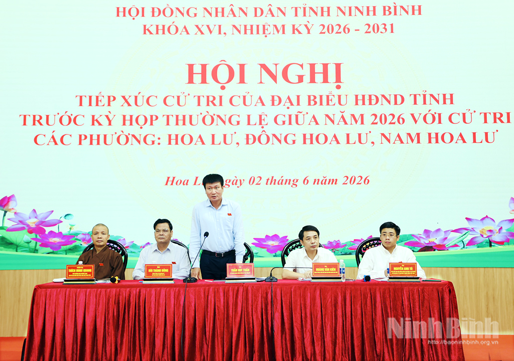 Đồng chí Trần Huy Tuấn, Ủy viên Trung ương Đảng, Bí thư Tỉnh ủy và các vị đại biểu thuộc Tổ đại biểu số 2 HĐND tỉnh tiếp xúc cử tri các phường: Hoa Lư, Đông Hoa Lư, Nam Hoa Lư.