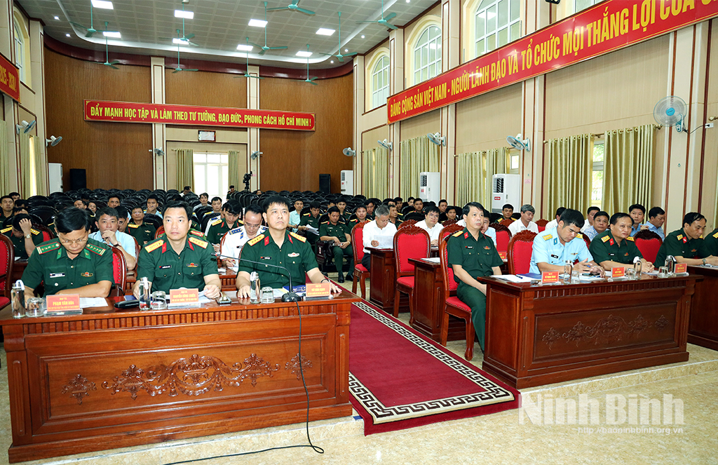 Các đại biểu dự hội nghị.