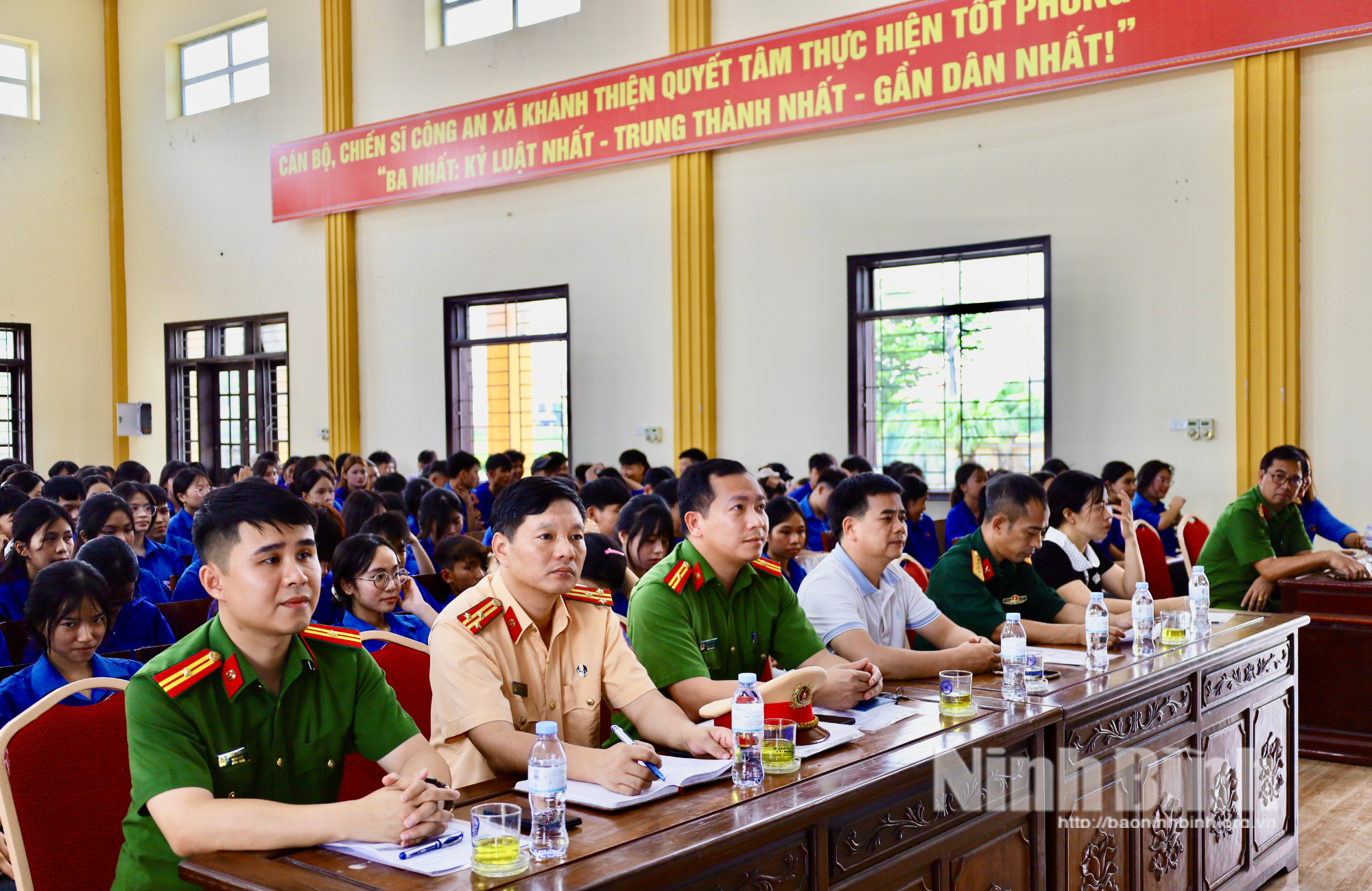 Các đại biểu tham dự hội nghị.