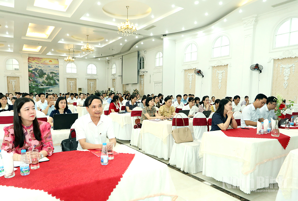 Các đại biểu dự hội nghị tập huấn.