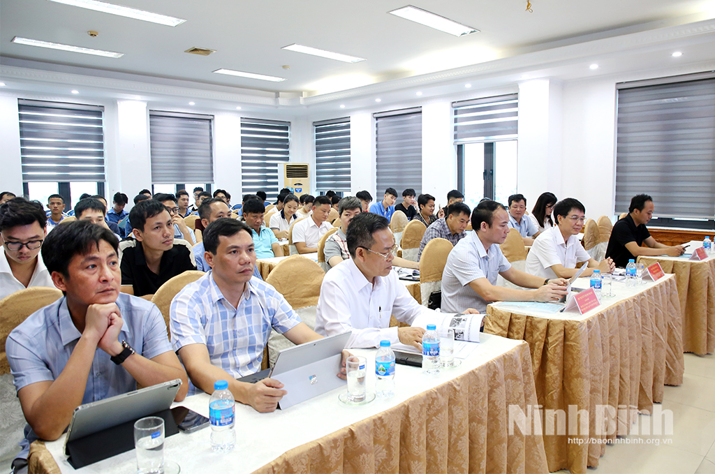 Các đại biểu dự hội nghị.
