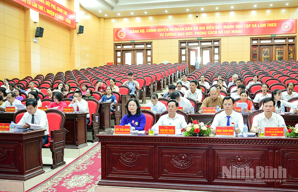 Các đại biểu dự kỳ họp HĐND xã Gia Viễn khóa II, nhiệm kỳ 2026-2031.