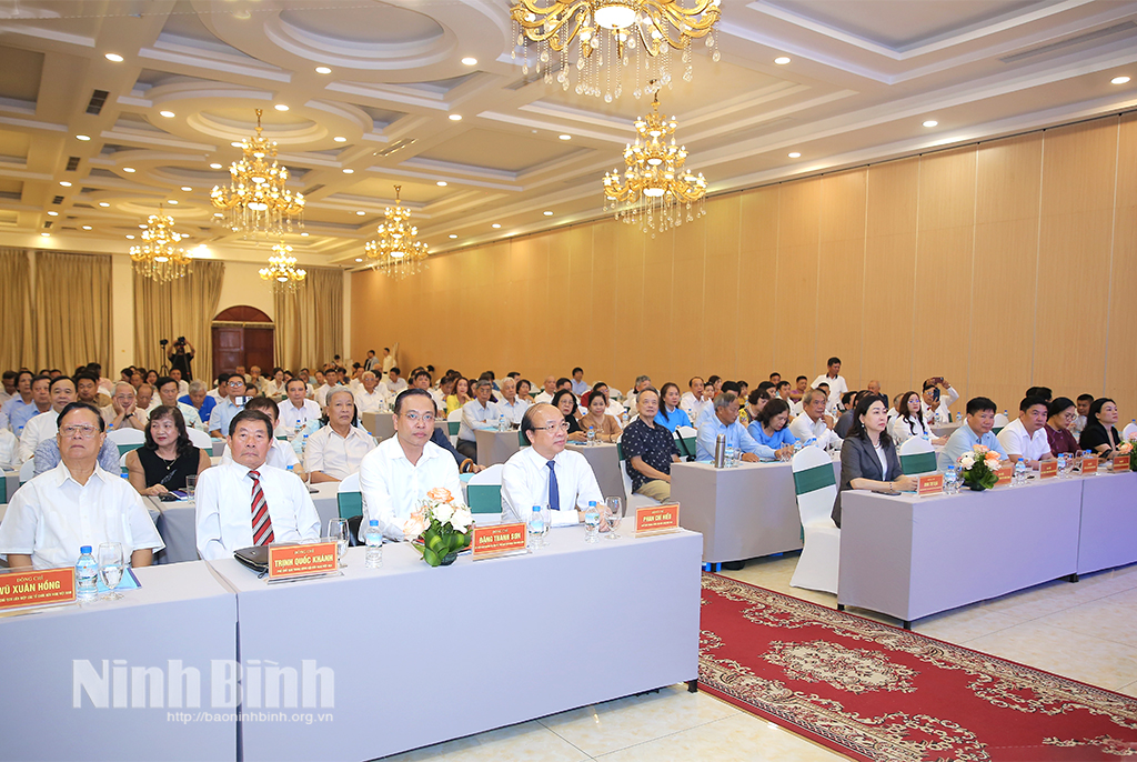 Các đại biểu dự hội nghị.
