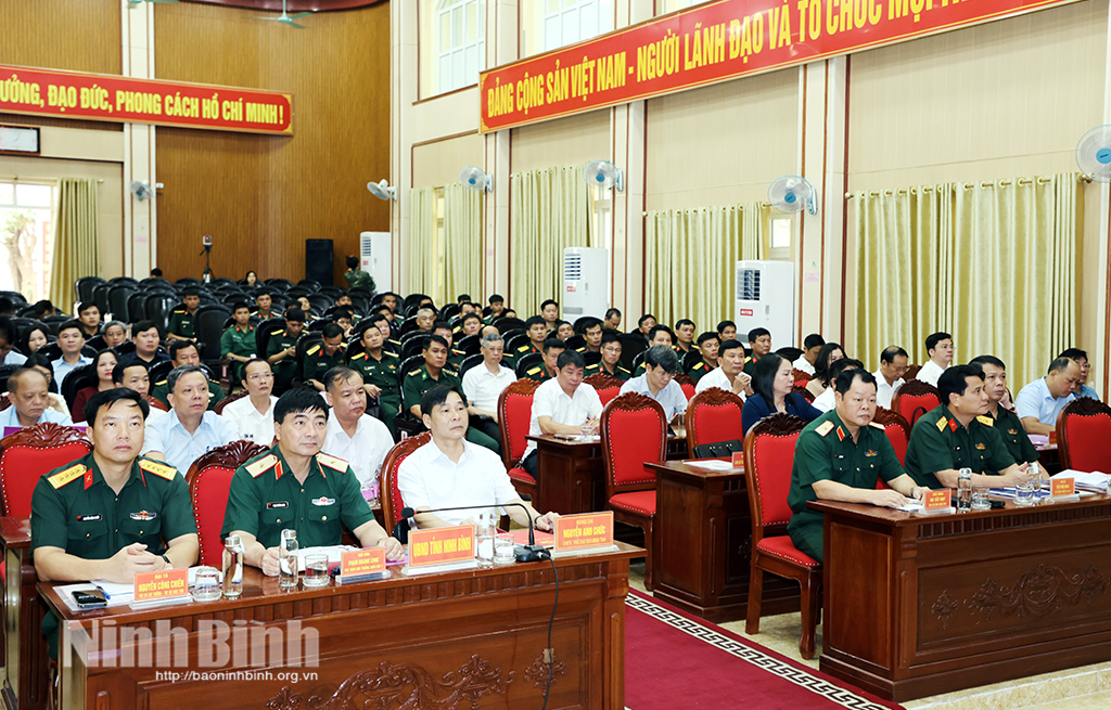 Các đại biểu dự hội nghị.
