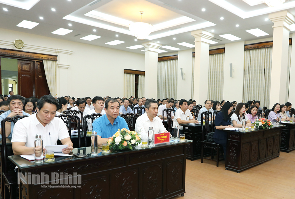 Các đại biểu dự hội nghị.
