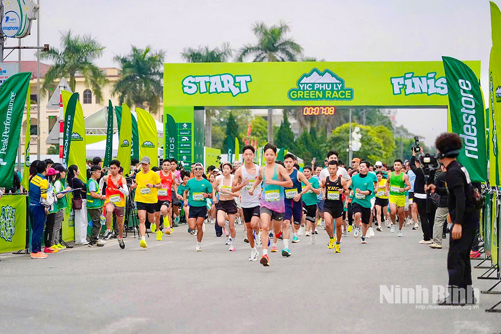 Giải chạy YIC Phu Ly Green Race 2025 thu hút hơn 5.000 người tham gia.