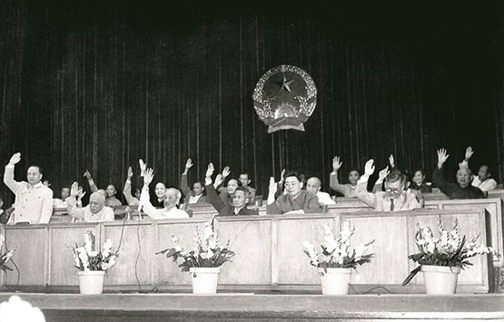 Quốc hội khóa III thông qua Lời kêu gọi Quốc hội các nước ủng hộ nhân dân Việt Nam chống Mỹ xâm lược tại kỳ họp thứ 2, tháng 4-1965. Ảnh: TƯ LIỆU