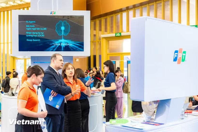 Bộ Nội vụ đề xuất bỏ yêu cầu về số năm kinh nghiệm đối với chuyên gia công nghệ, đổi mới sáng tạo. (Ảnh: PV/Vietnam+)
