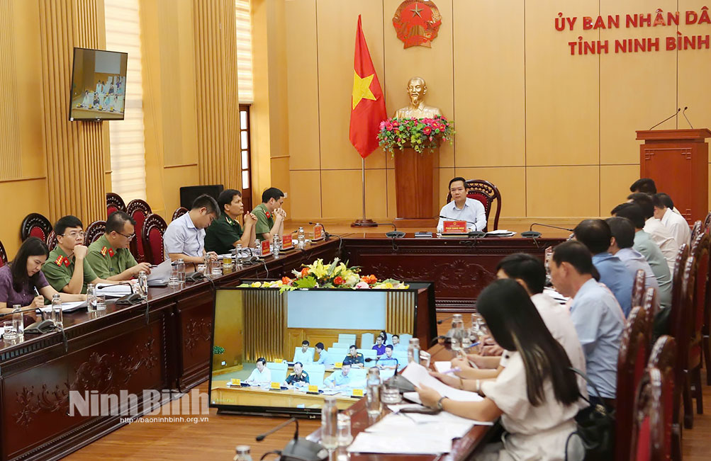 Các đại biểu dự hội nghị trực tuyến tại điểm cầu tỉnh Ninh Bình.