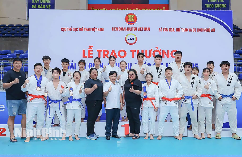 Đoàn Jujitsu Ninh Bình tham gia Giải Jujitsu Vô địch quốc gia 2025.