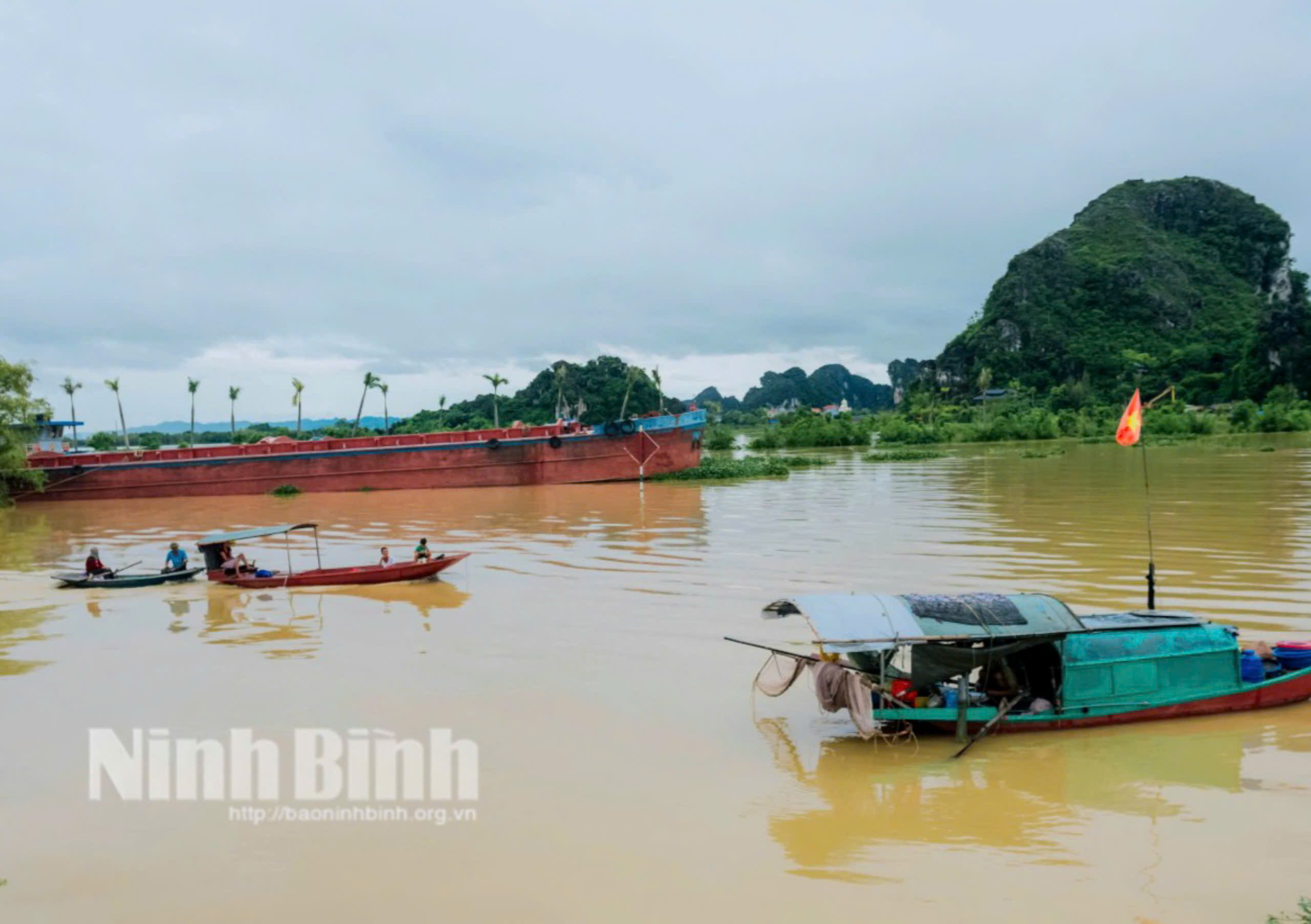 Từ ngày 8/10, hạn chế giao thông đường thủy nội địa khu vực luồng qua khoang thông thuyền cầu Gián Khẩu trên sông Hoàng Long thuộc địa bàn tỉnh Ninh Bình.