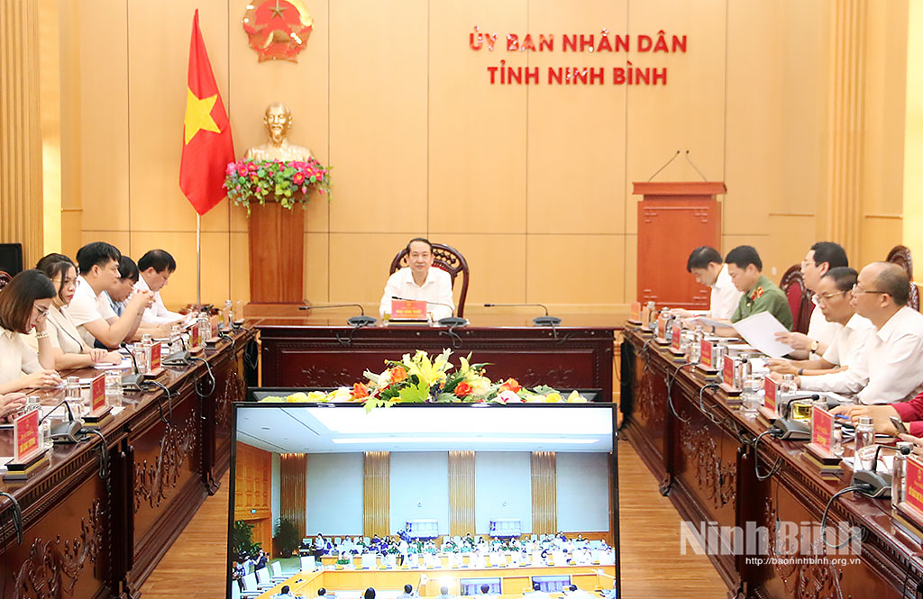 Các đại biểu dự tại điểm cầu tỉnh Ninh Bình.