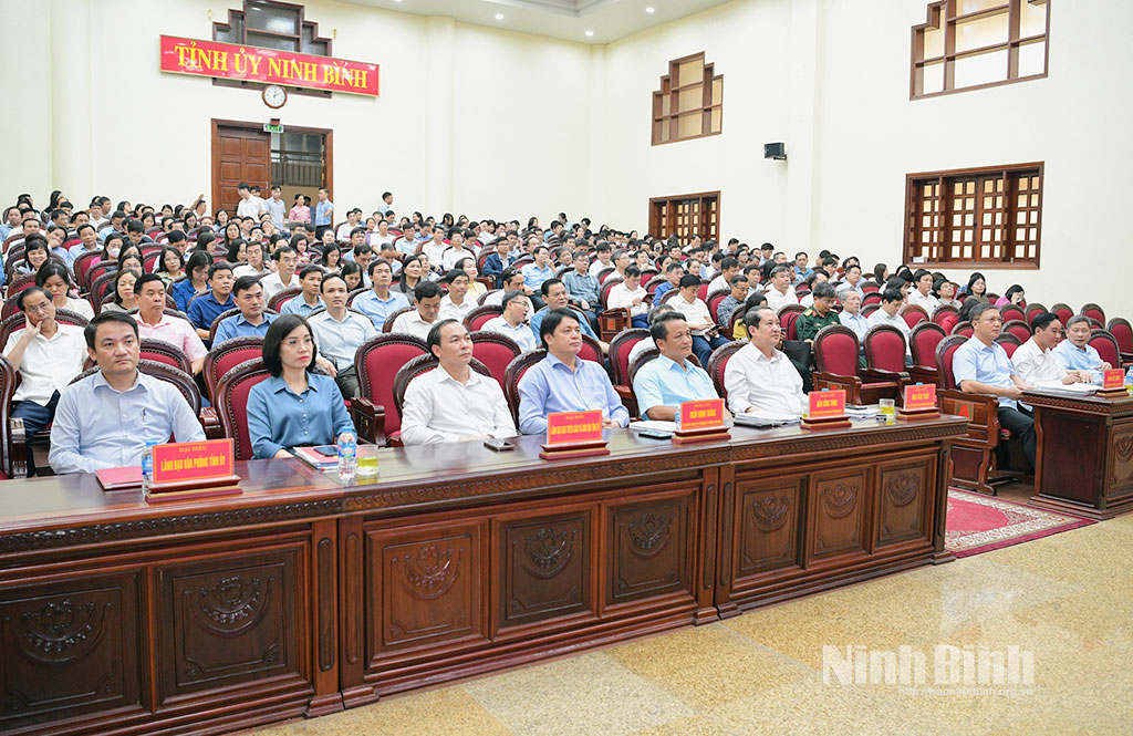 Các đại biểu dự hội nghị tại điểm cầu tỉnh Ninh Bình.