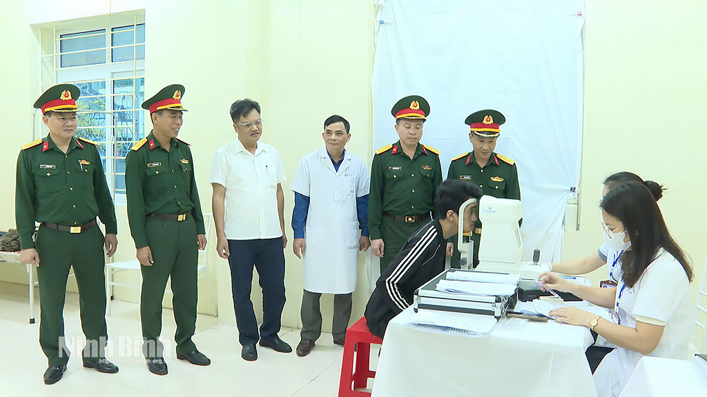 Kiểm tra công tác khám tuyển nghĩa vụ quân sự tại xã Thanh Liêm.