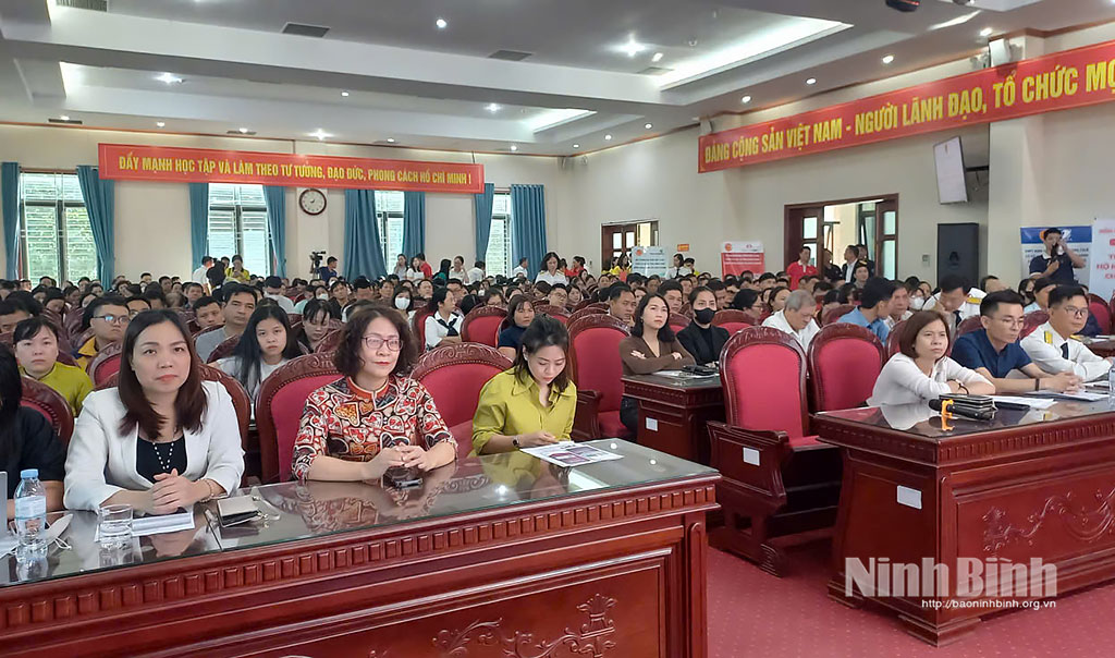 Các đại biểu dự hội nghị.