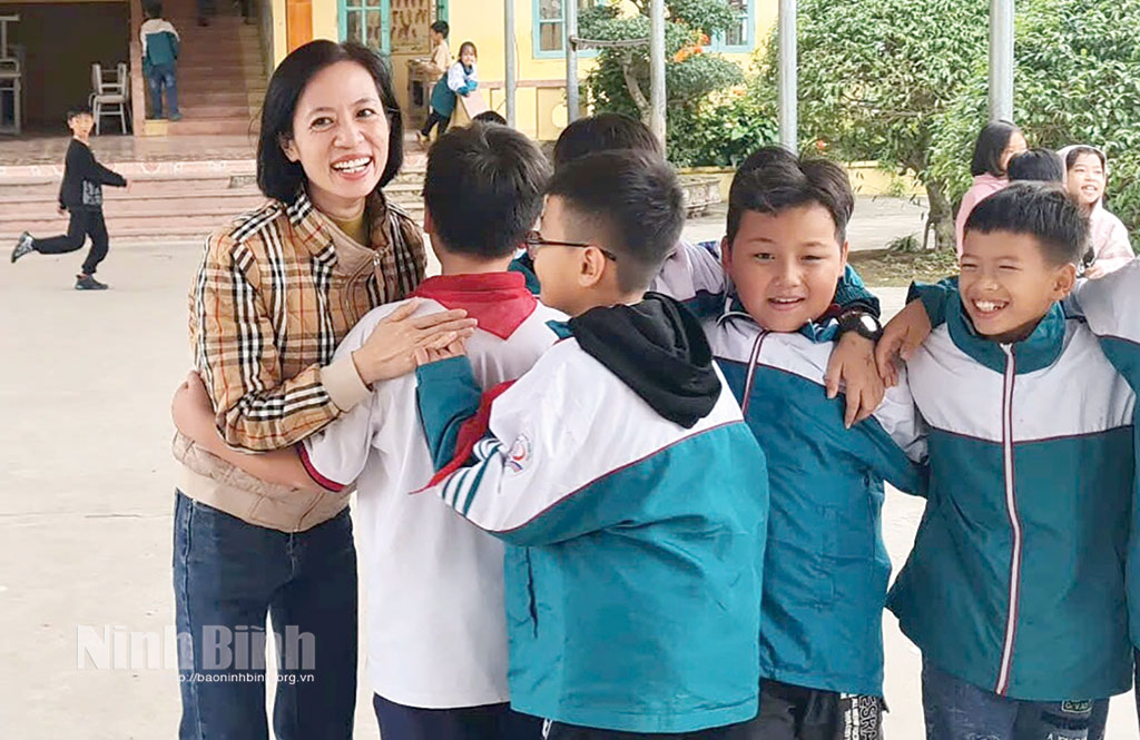 “Mỗi ngày đến trường là một ngày vui” của học sinh Trường Tiểu học Nghĩa Tân (xã Quỹ Nhất).