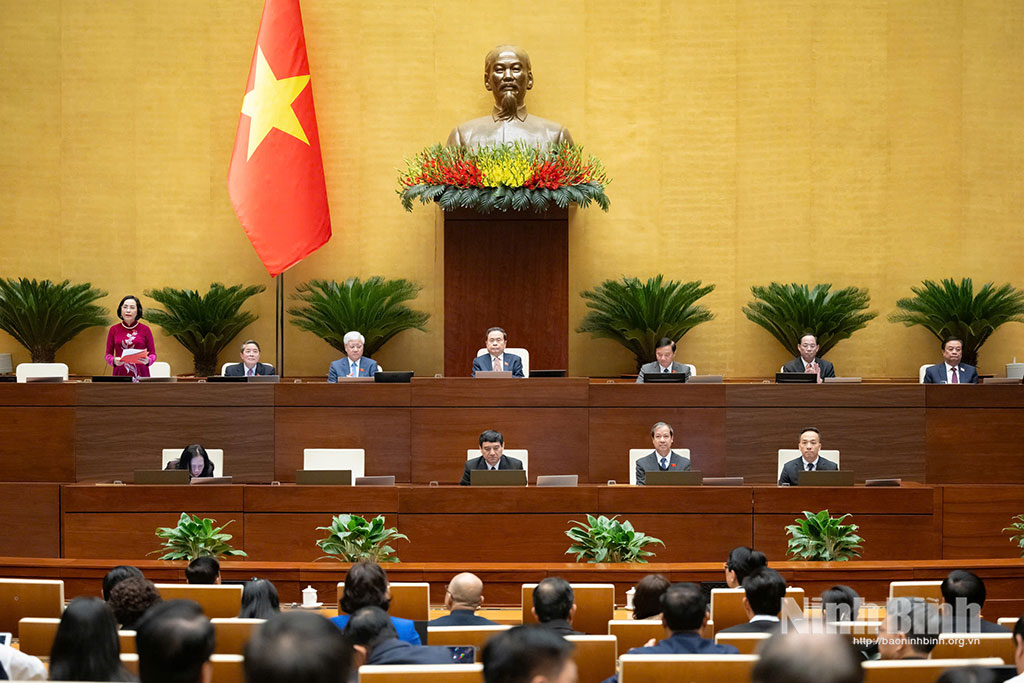 Quang cảnh phiên thảo luận tại Hội trường Diên Hồng sáng ngày 20/11.