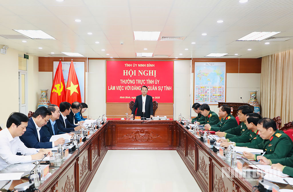 Quang cảnh buổi làm việc.