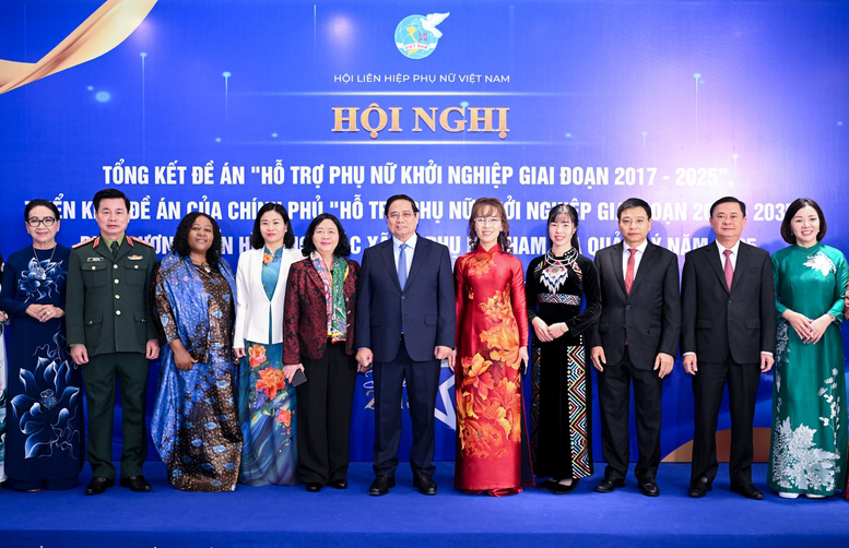 Thủ tướng Chính phủ Phạm Minh Chính và các đại biểu dự hội nghị toàn quốc tổng kết Đề án Hỗ trợ phụ nữ khởi nghiệp giai đoạn 2017-2025. Ảnh: VGP/Nhật Bắc