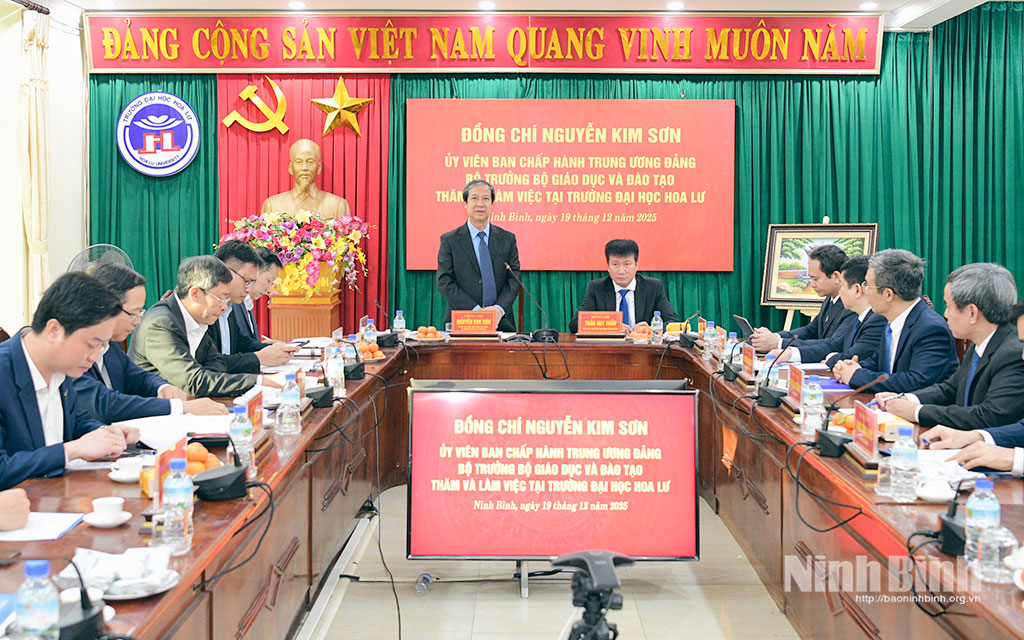 Quang cảnh buổi làm việc.