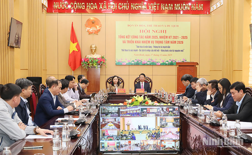 Các đại biểu dự hội nghị tại điểm cầu UBND tỉnh Ninh Bình.