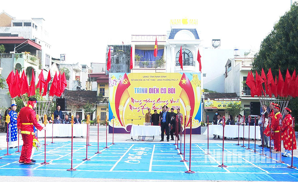 Cờ Bỏi là một trong những trò chơi dân gian gắn liền với các lễ hội truyền thống của dân tộc.