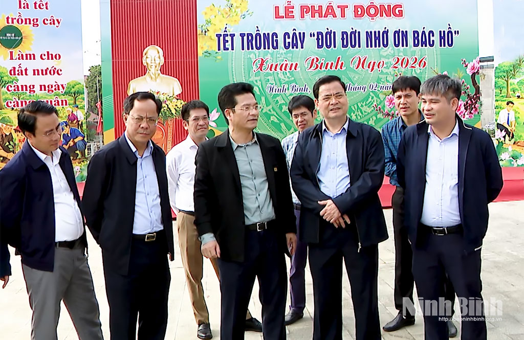 Đồng chí Phó Chủ tịch UBND tỉnh Trần Anh Dũng kiểm tra công tác chuẩn bị Tết trồng cây Xuân Bính Ngọ 2026 tại phường Hoa Lư.