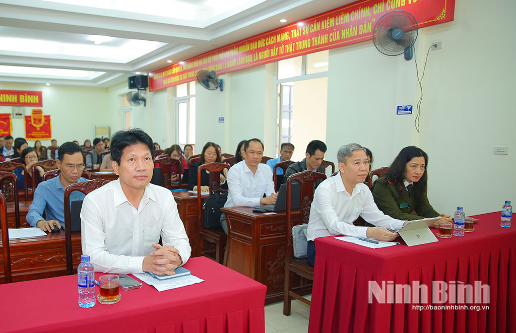 Các đại biểu dự hội nghị.