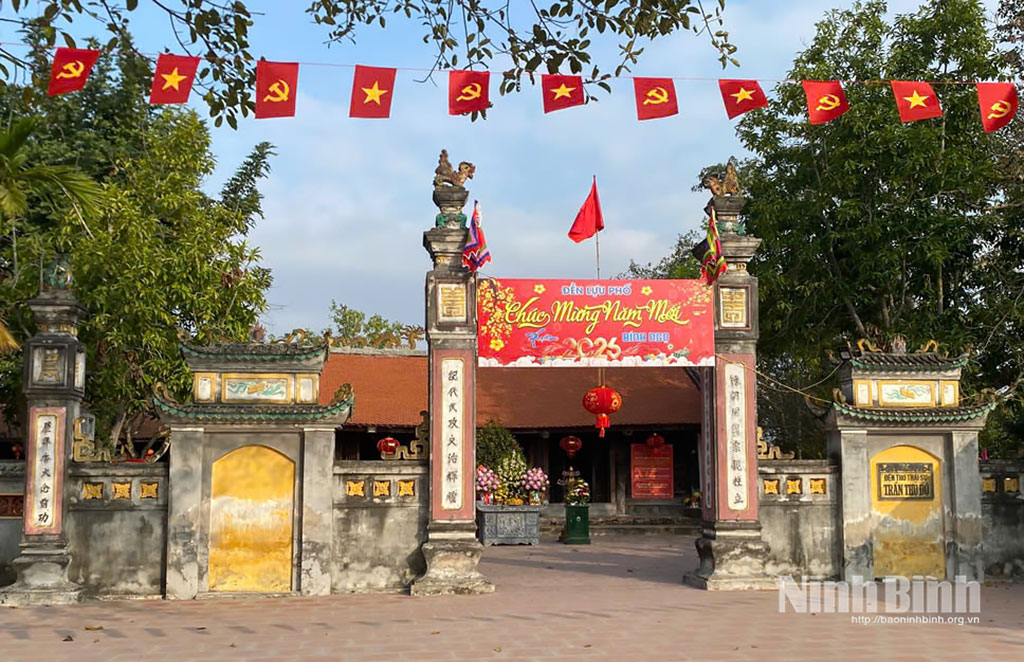 Di tích quốc gia đền Lựu Phố, nơi phụng thờ Thống quốc Thái sư Trần Thủ Độ và Linh từ Quốc mẫu Trần Thị Dung.