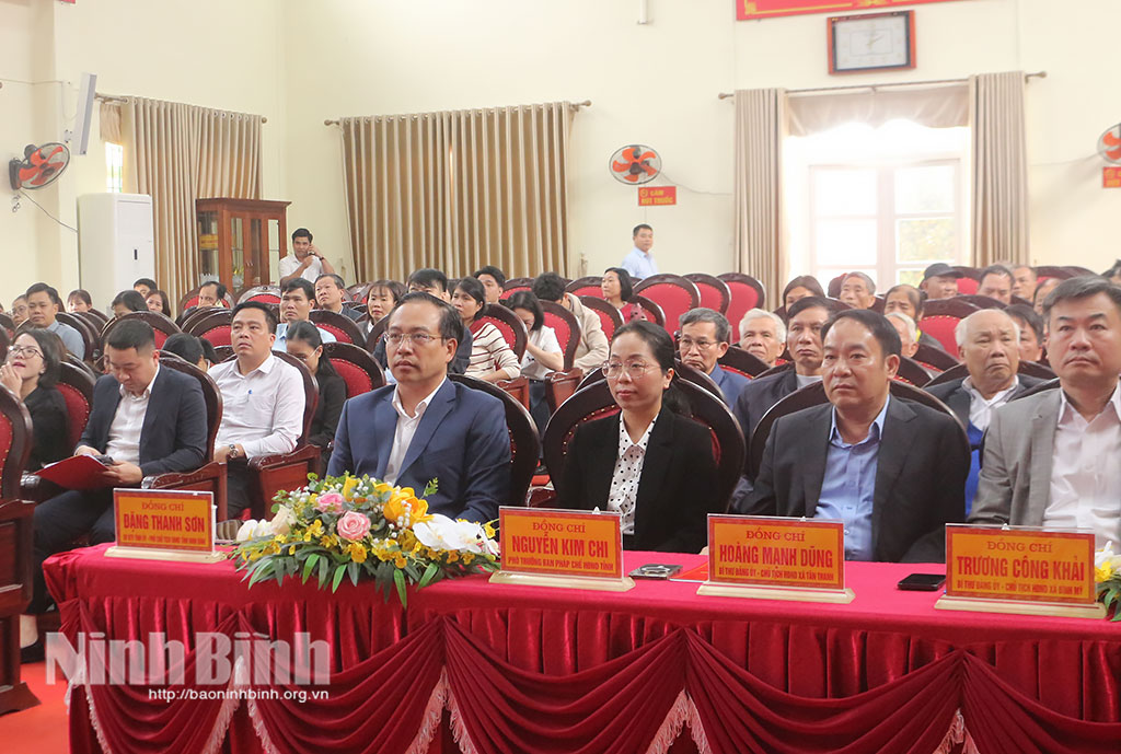 Các đại biểu dự hội nghị tiếp xúc cử tri tại xã Bình Mỹ. Ảnh: Tiến Đoàn